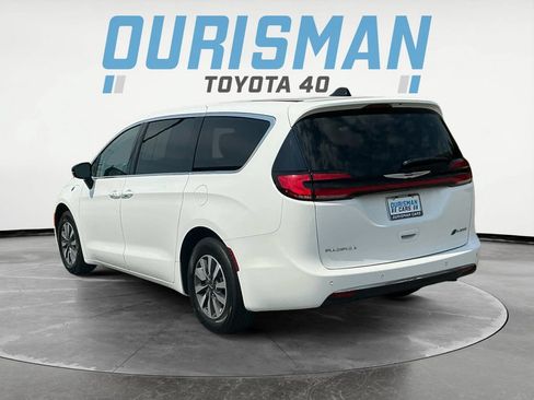 Used 2024 Chrysler Pacifica Limited FWD image 5
