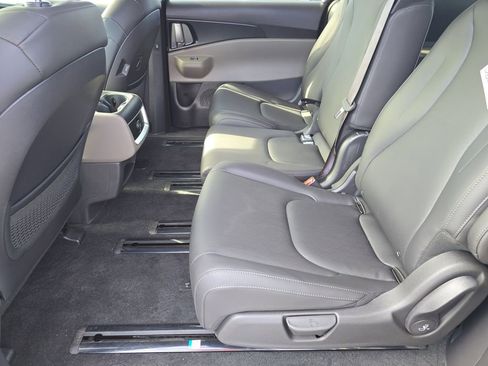 New 2026 Kia Carnival FWD image 16