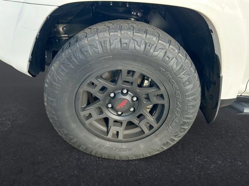 Used 2022 Toyota 4Runner SR5 AWD/4WD image 10