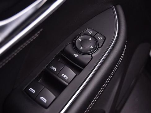 Used 2023 Buick Envision Preferred image 8