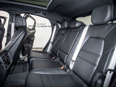 Used 2023 Porsche Cayenne Coupe AWD/4WD image 14