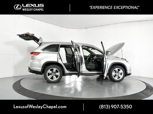 Used 2017 Toyota Highlander Limited image 15