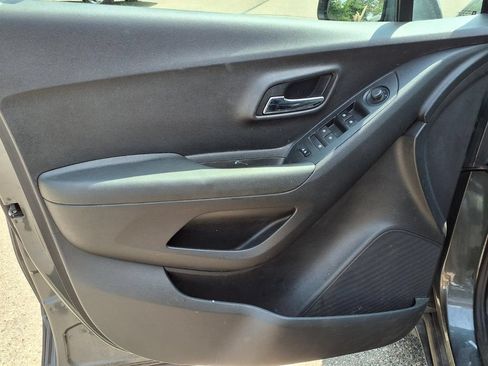 Used 2020 Chevrolet Trax LS w/ Tint and Cruise Package FWD image 12