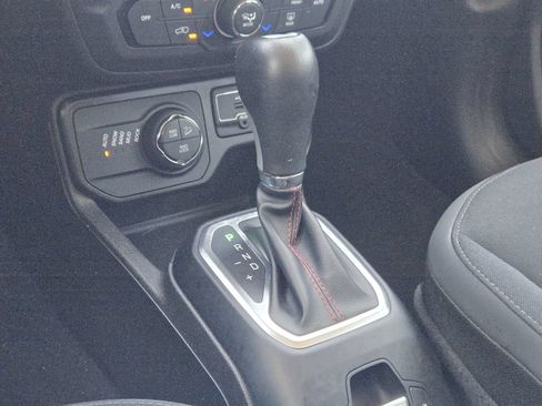 Used 2023 Jeep Renegade Trailhawk AWD/4WD image 24