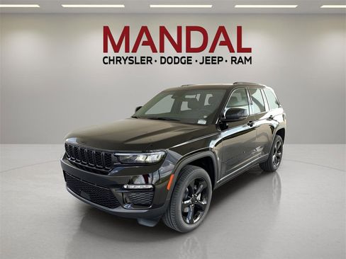 New 2025 Jeep Grand Cherokee Limited w/ Black Appearance Package image 2