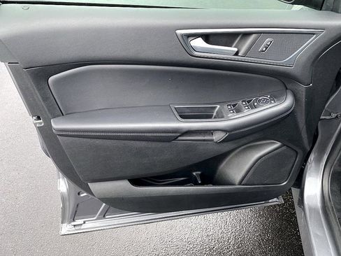 Used 2024 Ford Edge SE w/ Black Appearance Package image 9