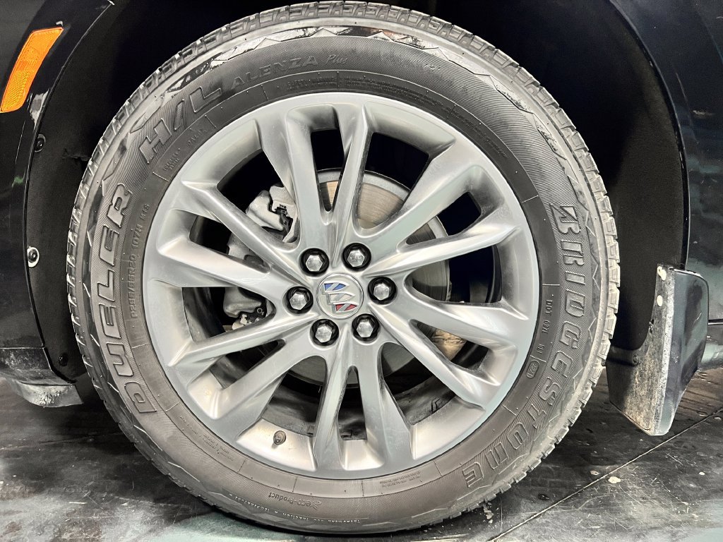 Used 2023 Buick Enclave Avenir w/ Avenir Technology Package AWD/4WD image 8