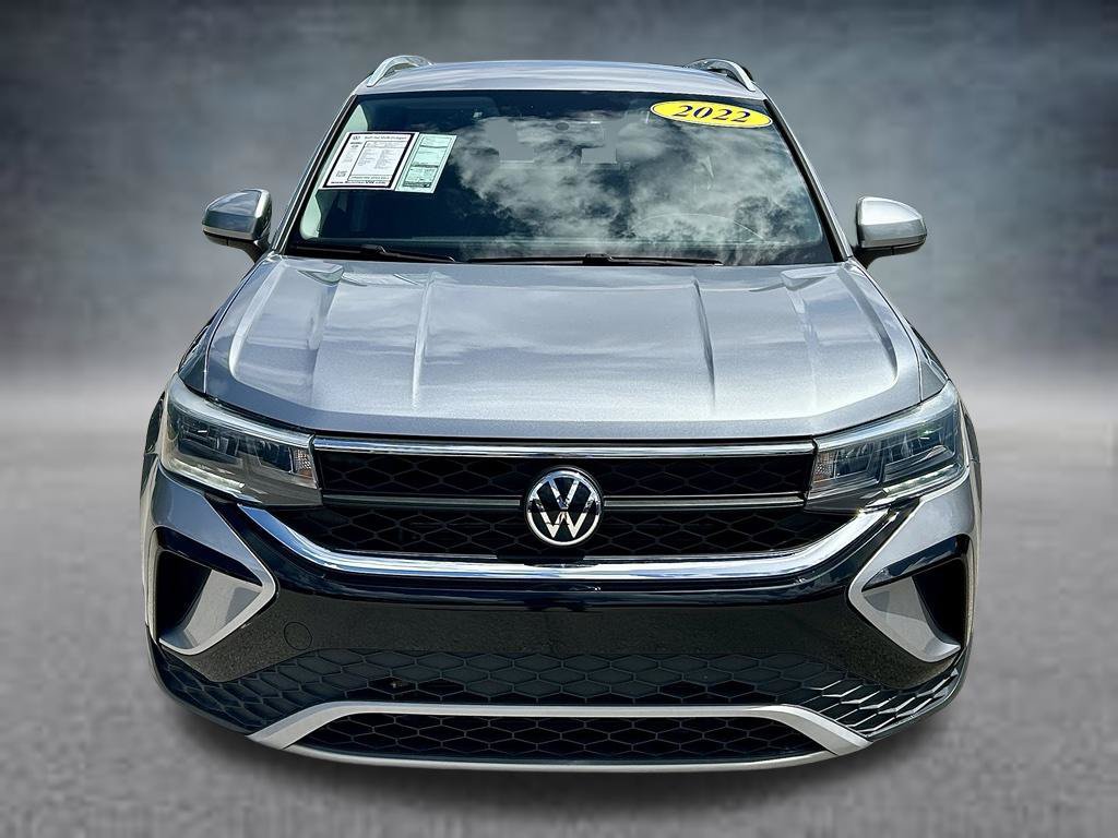 Used 2022 Volkswagen Taos SE FWD image 2