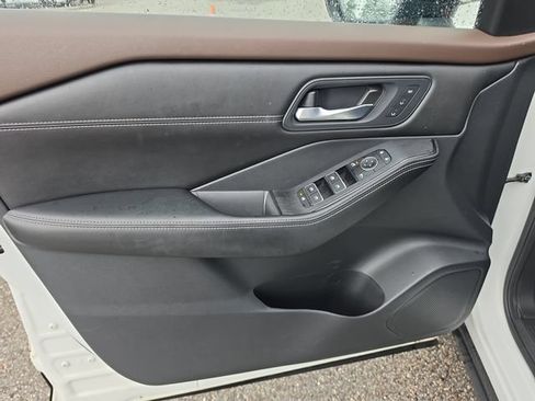 Certified 2023 Nissan Rogue SL AWD/4WD image 18