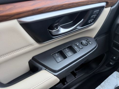 Used 2018 Honda CR-V Touring image 32