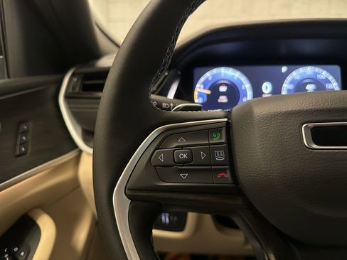 New 2026 Jeep Grand Cherokee Limited AWD/4WD image 36