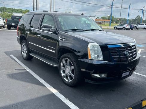 Used 2009 Cadillac Escalade AWD image 3