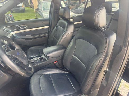 Used 2017 Ford Explorer XLT w/ Equipment Group 202A FWD image 24