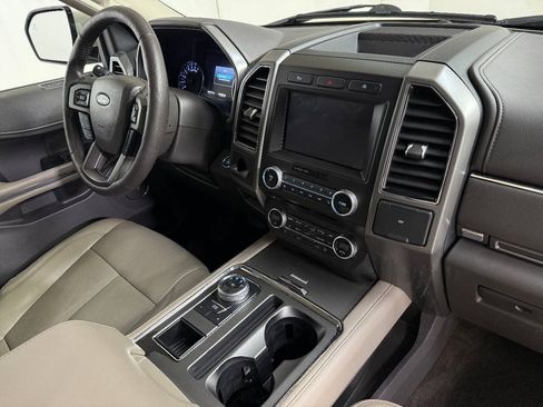Used 2018 Ford Expedition XLT w/ Equipment Group 202A RWD image 39