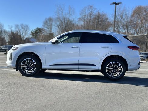 Used 2025 Audi Q5 2.0T Premium Plus w/ Convenience Package image 3