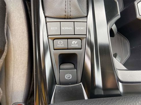 Used 2025 Toyota Camry LE image 23