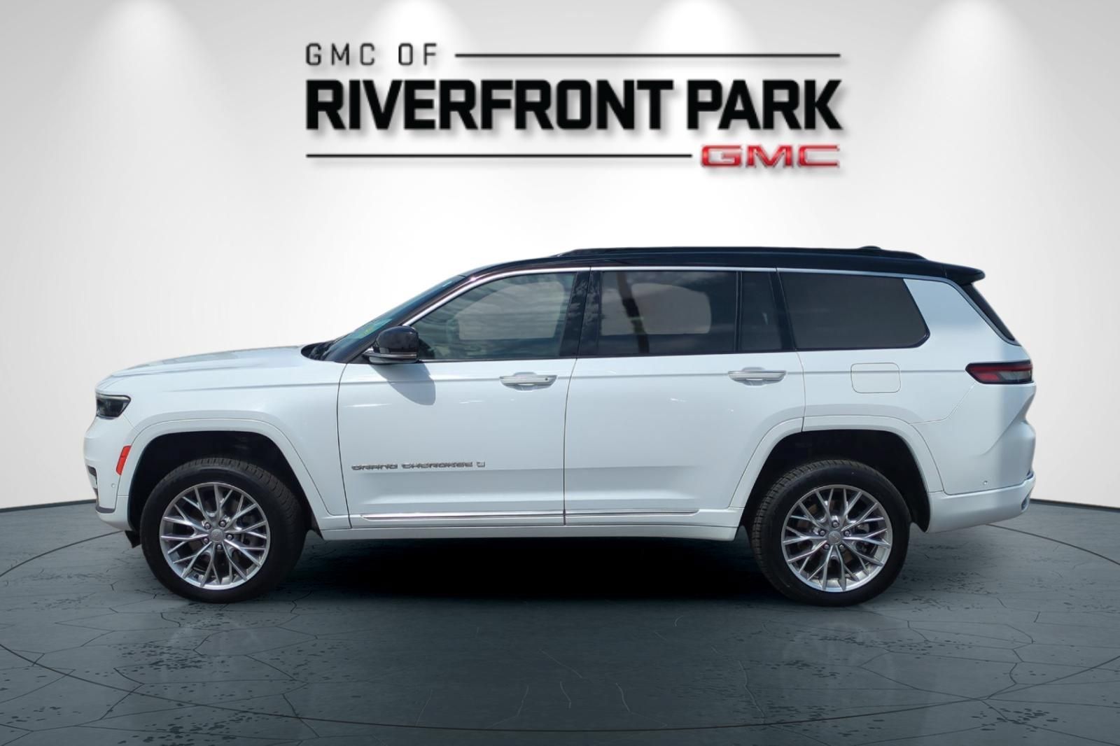 Used 2024 Jeep Grand Cherokee L Summit w/ Advanced Protech Group IV AWD/4WD image 6