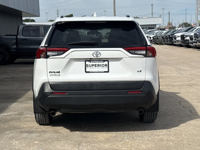 Used 2021 Toyota RAV4 LE FWD image 4