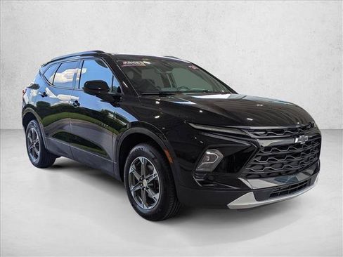 Used 2024 Chevrolet Blazer LT w/ Convenience Package FWD image 3