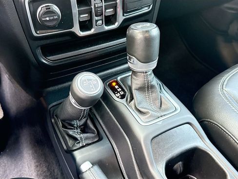 Used 2021 Jeep Wrangler Unlimited Sahara w/ Cold Weather Group AWD/4WD image 18