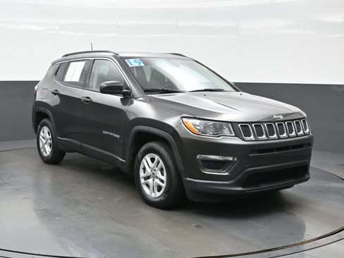 Used 2019 Jeep Compass Sport FWD image 11