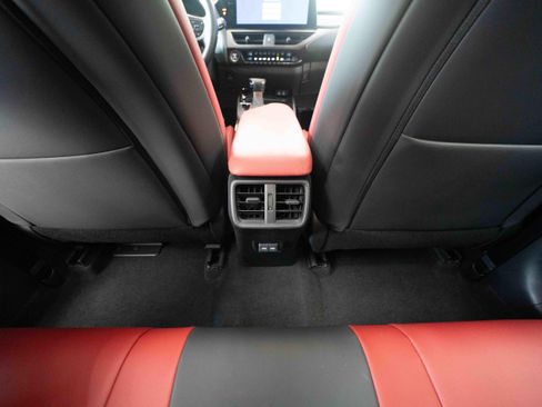 Used 2024 Lexus UX 250h F Sport AWD/4WD image 22