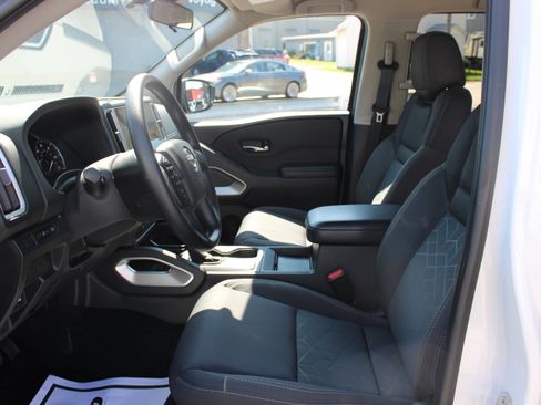 Certified 2025 Nissan Frontier SV AWD/4WD image 12