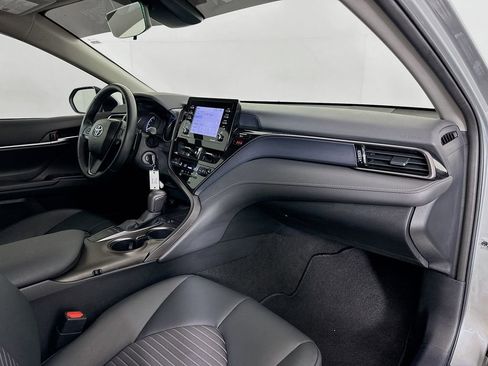 Used 2024 Toyota Camry SE image 27