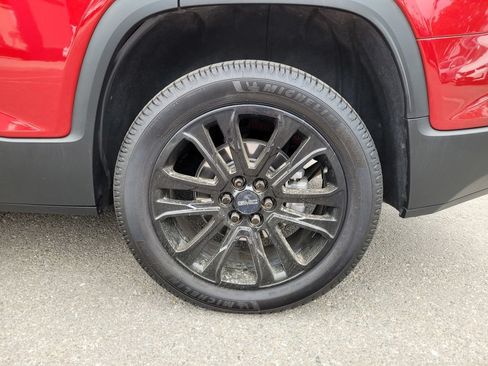 Used 2022 GMC Acadia SLE w/ Driver Convenience Package FWD image 37
