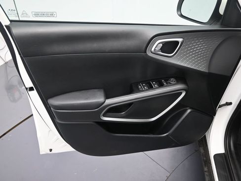 Certified 2025 Kia Soul LX w/ LX Technology Package FWD image 15