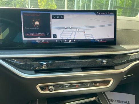 Used 2024 BMW X7 xDrive40i w/ Premium Package AWD/4WD image 15