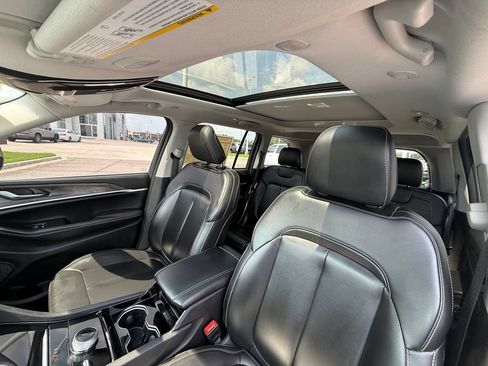 Used 2023 Jeep Grand Cherokee Limited AWD/4WD image 21