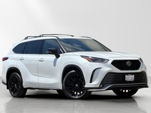 Used 2023 Toyota Highlander XSE AWD/4WD image 1