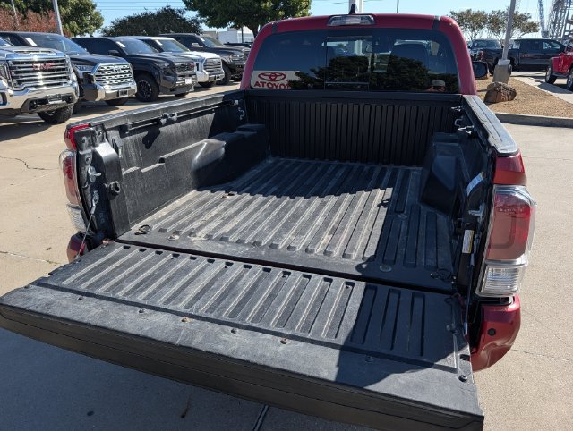 Used 2022 Toyota Tacoma TRD Off-Road w/ Technology Package AWD/4WD image 27