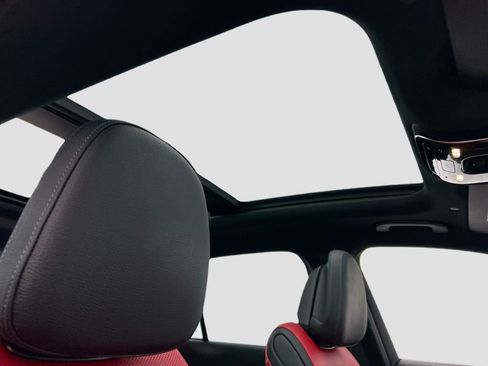 Certified 2025 Mercedes-Benz GLC 300 image 17