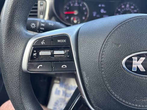 Used 2020 Kia Sorento LX FWD image 59