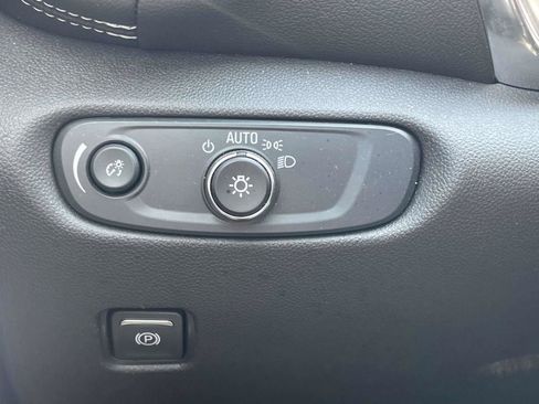 Used 2025 Chevrolet Blazer LT FWD image 24