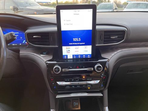 Used 2022 Ford Explorer Platinum w/ Equipment Group 601A image 7