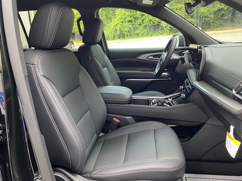 Used 2025 Chevrolet Traverse LT w/ Midnight/Sport Edition FWD image 35