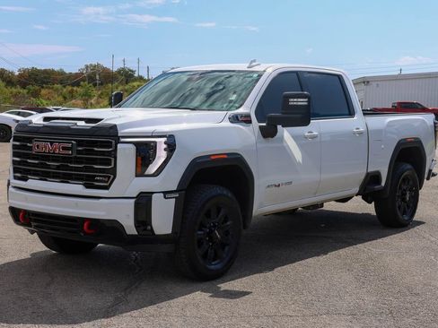 Used 2025 GMC Sierra 2500 AT4 AWD/4WD image 6