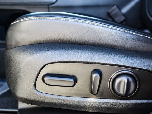 Used 2023 GMC Acadia SLT image 11