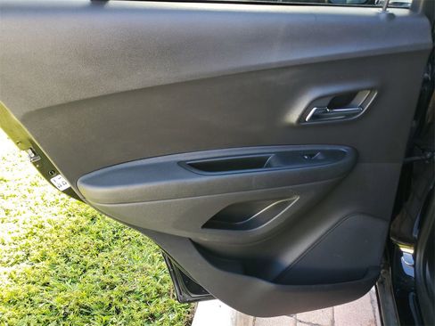 Used 2020 Chevrolet Trax LT w/ Driver Confidence Package image 9