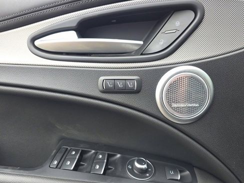 Used 2024 Alfa Romeo Stelvio Veloce image 11