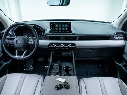 Used 2025 Honda Pilot EX-L image 9