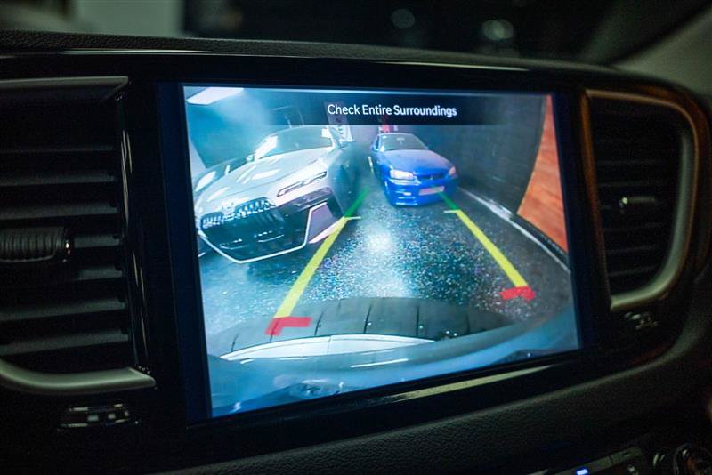 Used 2023 Chrysler Pacifica Touring-L FWD image 20