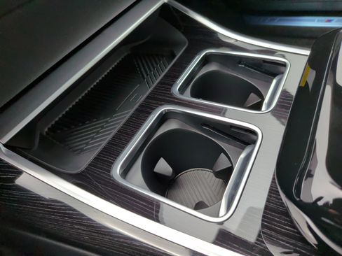 New 2026 BMW 740i w/ Premium Package RWD image 18