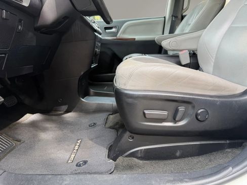 Used 2018 Toyota Sienna Limited Premium FWD image 21