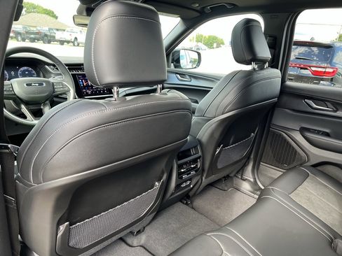 New 2025 Jeep Grand Cherokee Altitude image 21