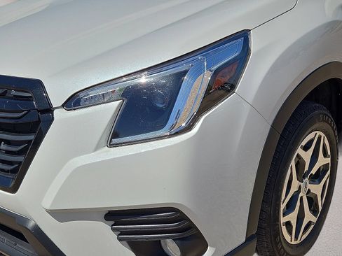 Used 2022 Subaru Forester Premium AWD/4WD image 9