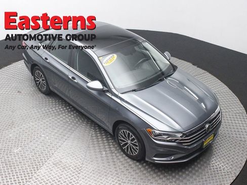 Used 2020 Volkswagen Jetta SE w/ SE Cold Weather Package image 3